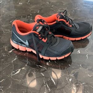 Nike Sneakers Ladies 6.5 Dual Fusion